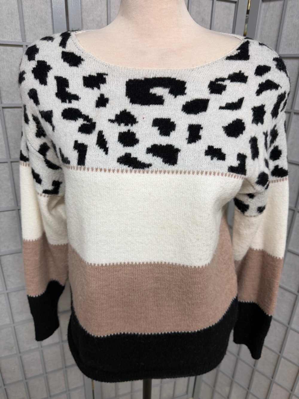 Source Unknown Black, Cream & Tan Leopard-Print Colour block Crewneck Sweater